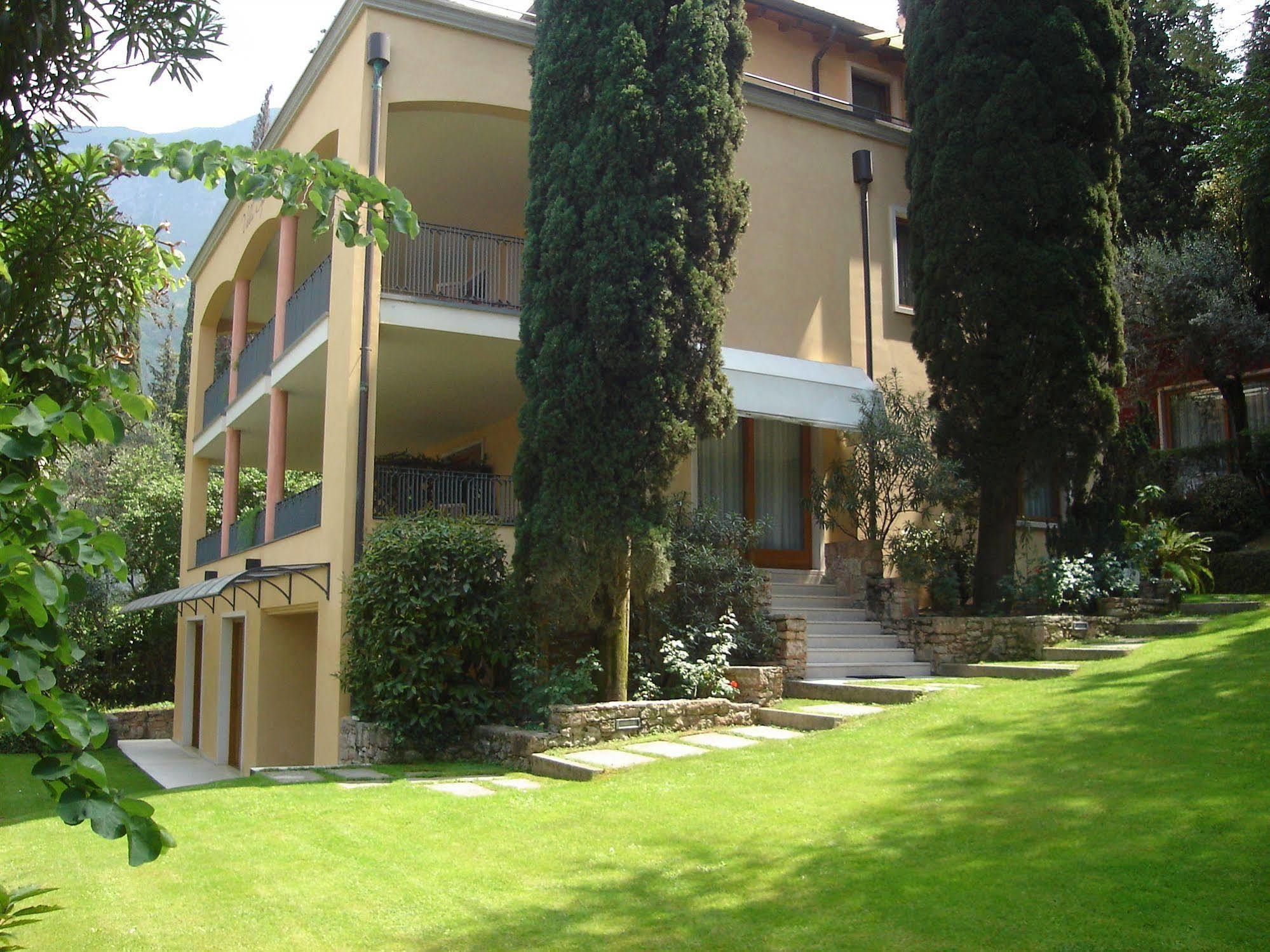 Villa Sopri Malcesine Bagian luar foto
