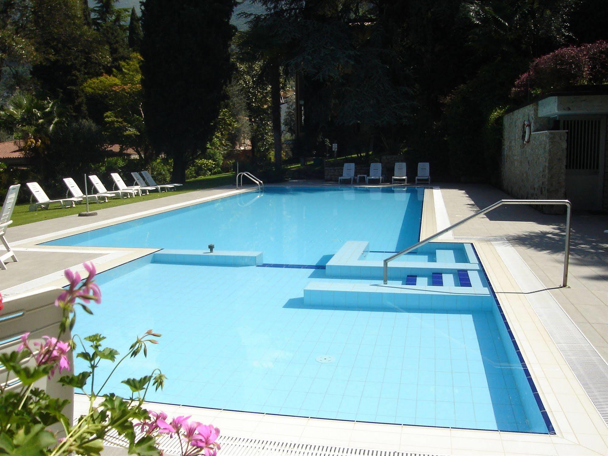 Villa Sopri Malcesine Bagian luar foto