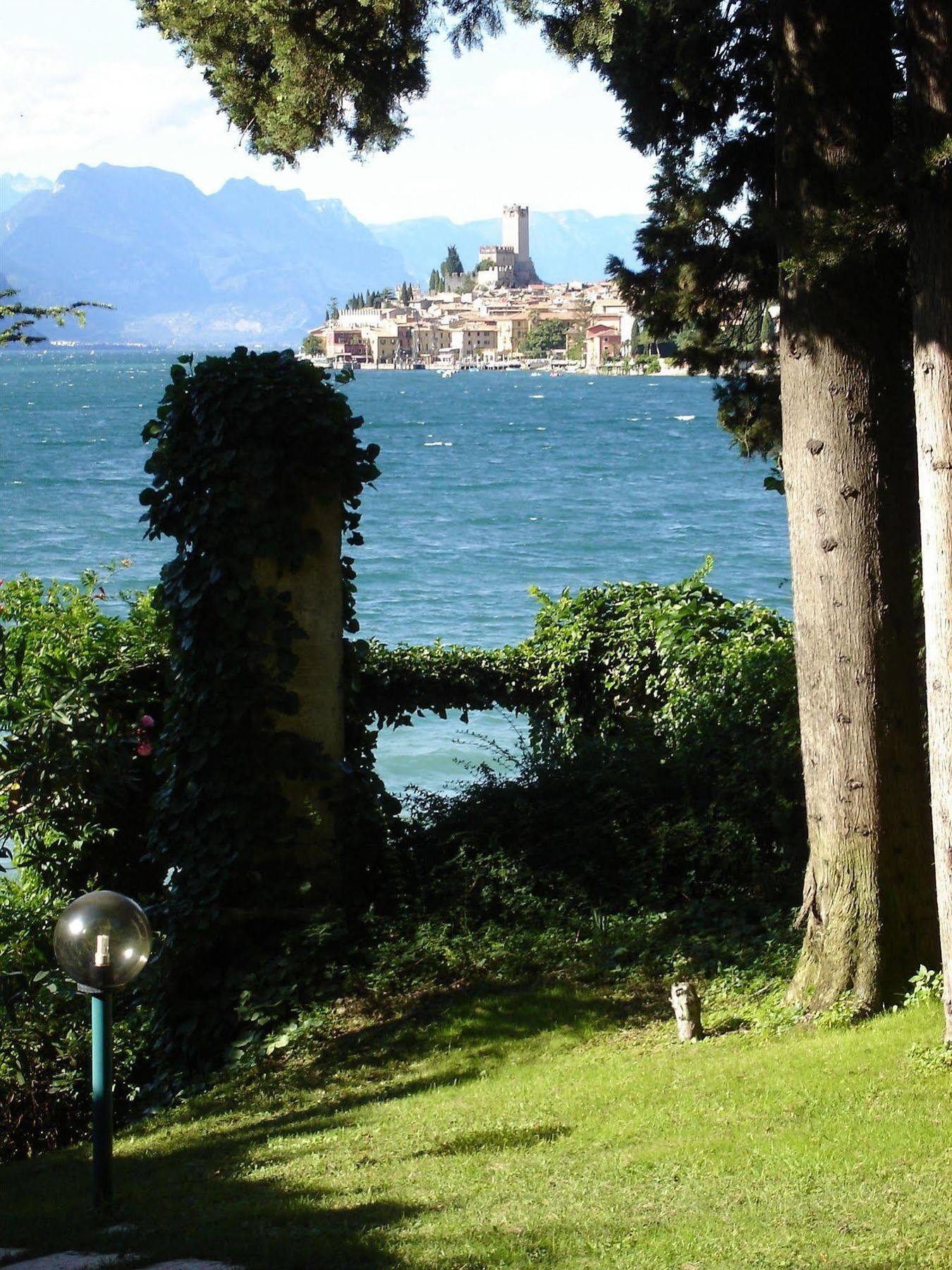 Villa Sopri Malcesine Bagian luar foto